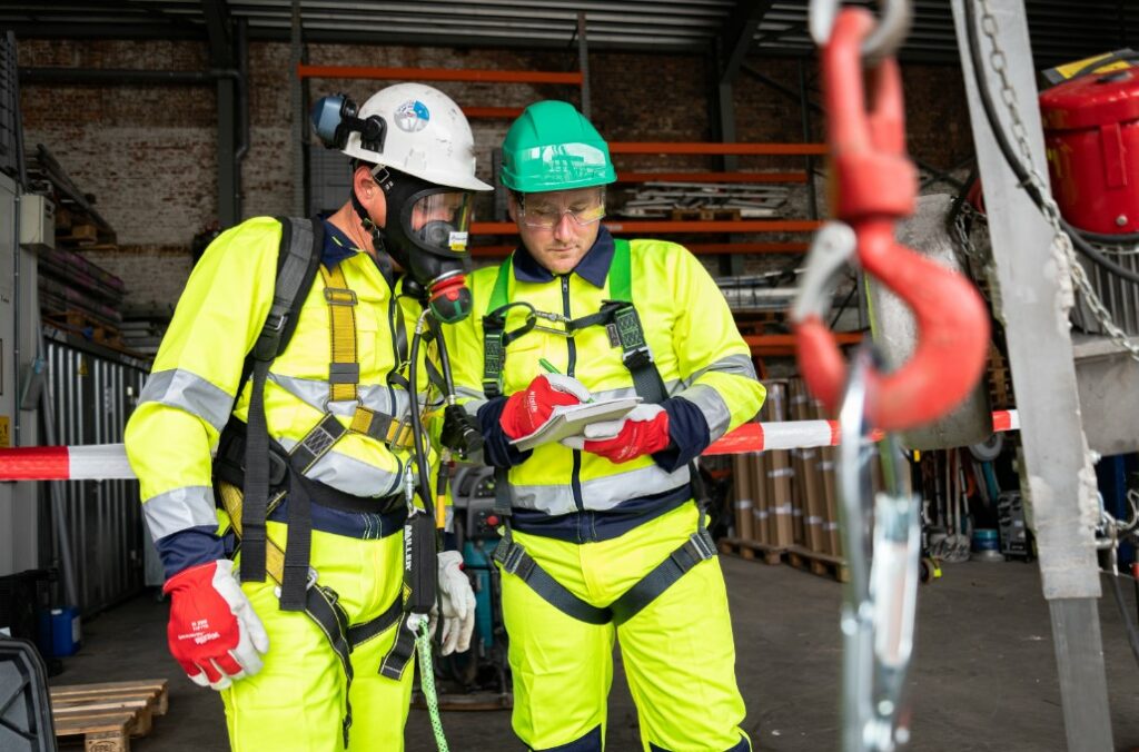 Le garde d'incendie ou le garde de sécurité de Safety Masters.