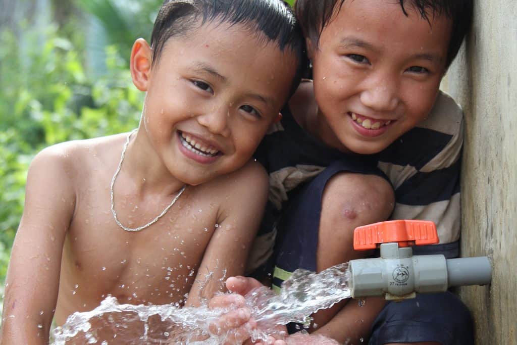 Made Blue Foundation de l'eau potable pour tout le monde, avec le support de Cleaning Masters.