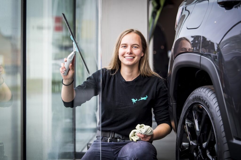 Multi Masters Group looks after the window cleaning, the green maintenance and the parking maintenance at Garage De Linde in a very professional way.