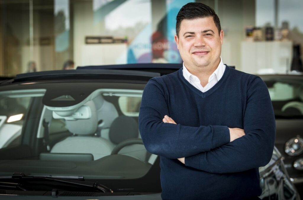 Gino Greco - after-sales manager at Garage De Linde - is very happy with Multi Masters Group's professional window cleaning, green maintenance and parking maintenance.
