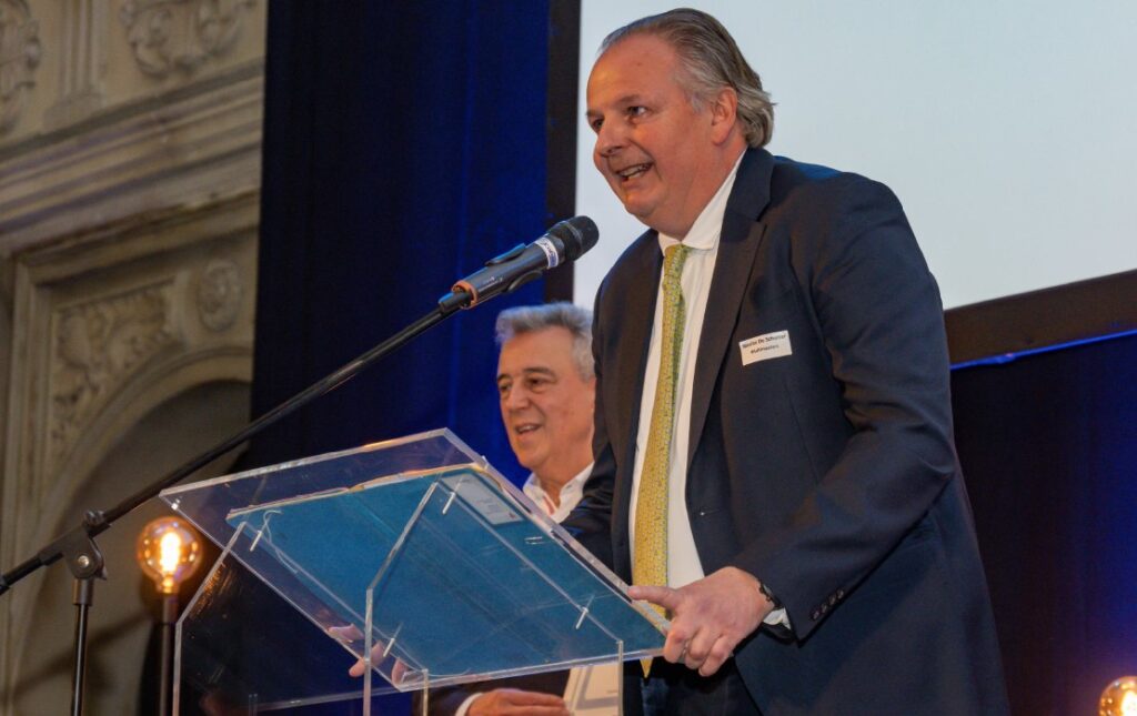 Nicolas de Schutter - voorzitter van Multi Masters Group - wint de KMO Carrièreprijs 2022.