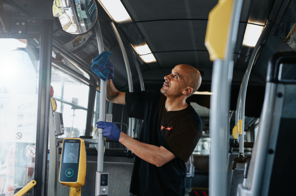 La croissance remarquable de Mobility Masters. Une des spécialités est le nettoyage des trams et des bus.