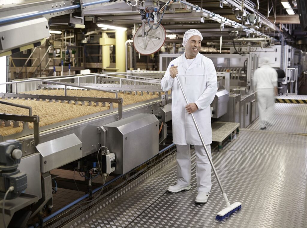 Cleaning in the agro-food industry - why outsourcing? - Multi Masters Group gives you 4 good reasons.