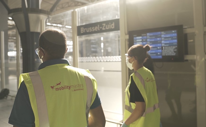 Mobility Masters in Brussel-Zuid op weg naar een Thalys trein voor de reiniging van zowel de binnen- als de buitenkant.
