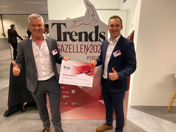 Trends Gazellen 2023 - Philip Paelinck en Koen Van Riet van Multi Masters Group vertegenwoordigen Mobility Masters dat knap achtste eindigde bij de Grote bedrijven van de provincie Antwerpen.