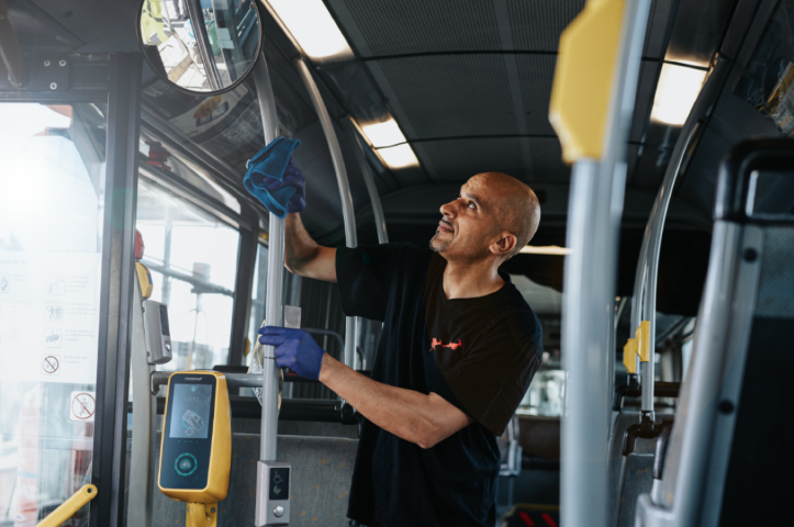 Schoonmaak bussen - Mobility Masters - reiniging bus - Wij zoeken deeltijds personeel voor de schoonmaak van de bussen in Overijse