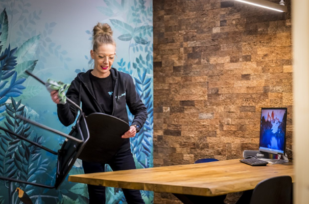 schoonmaak bureau Cleaning Masters stoel