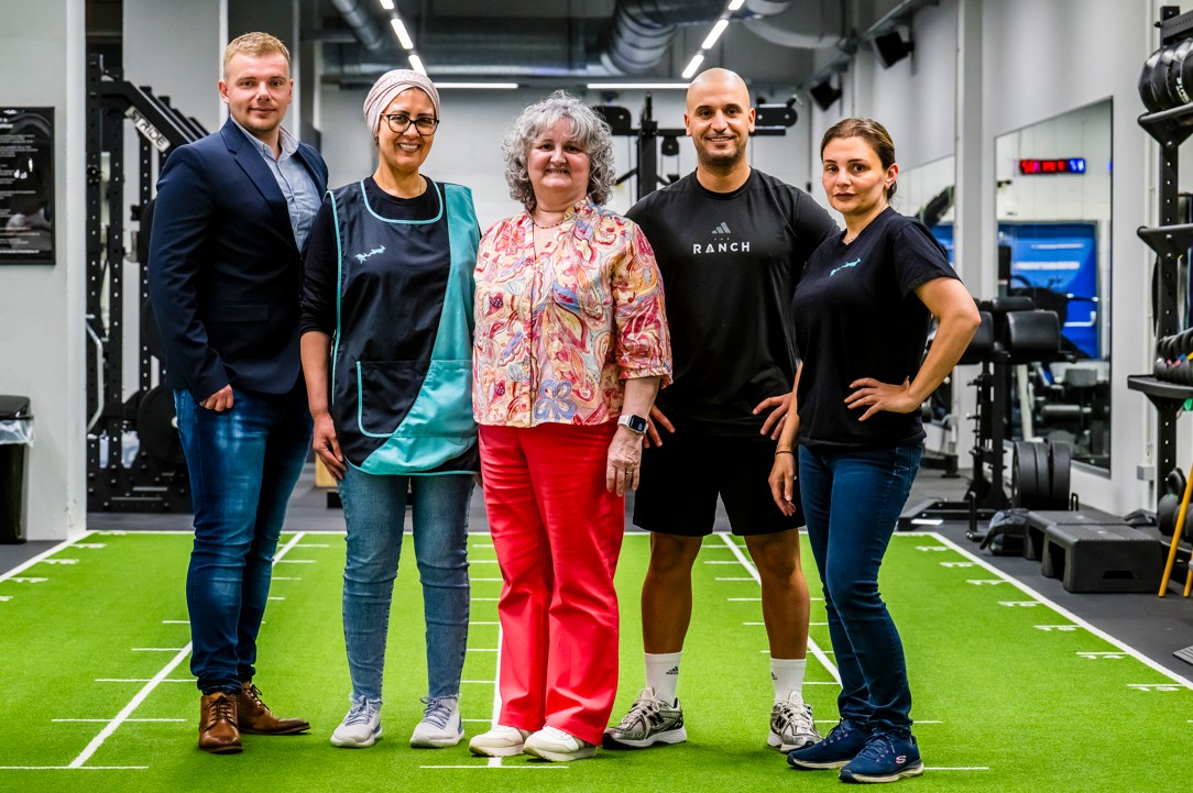 Nayib Lagouireh (The Ranch) en het team van schoonmaakbedrijf Cleaning Masters - fitnesscentrum - Hasselt